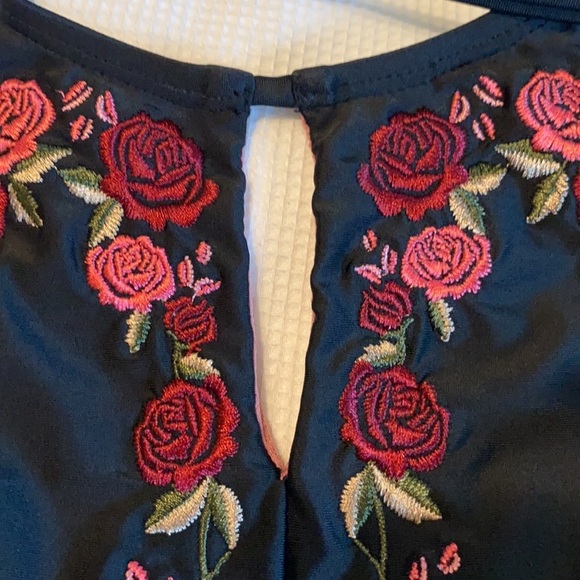 Xhilaration halter woman’s swim top black size XS - Picture 9 of 9